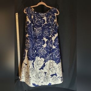 Blue and white floral fit & flare dess